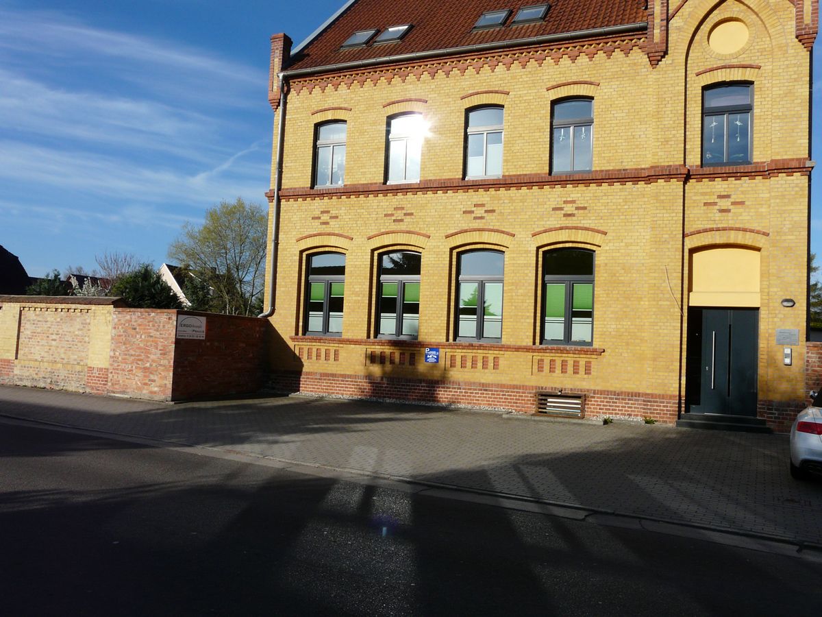 Außenansicht des Praxisgebäudes
